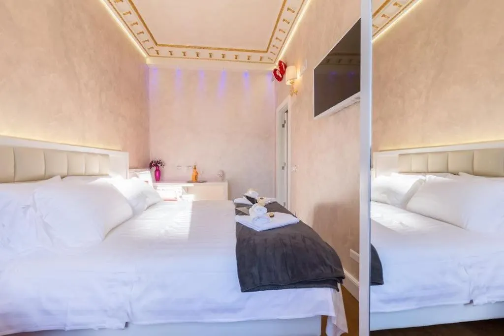 Piazza Venezia Luxury Suite Roma İtalya
