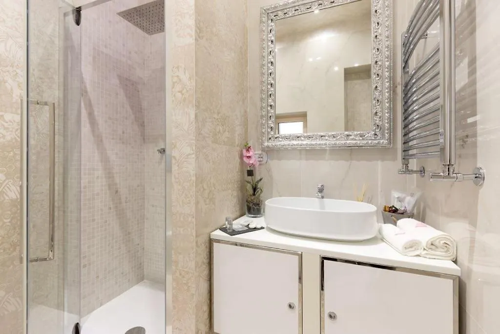 Piazza Venezia Luxury Suite Rome 0*,
